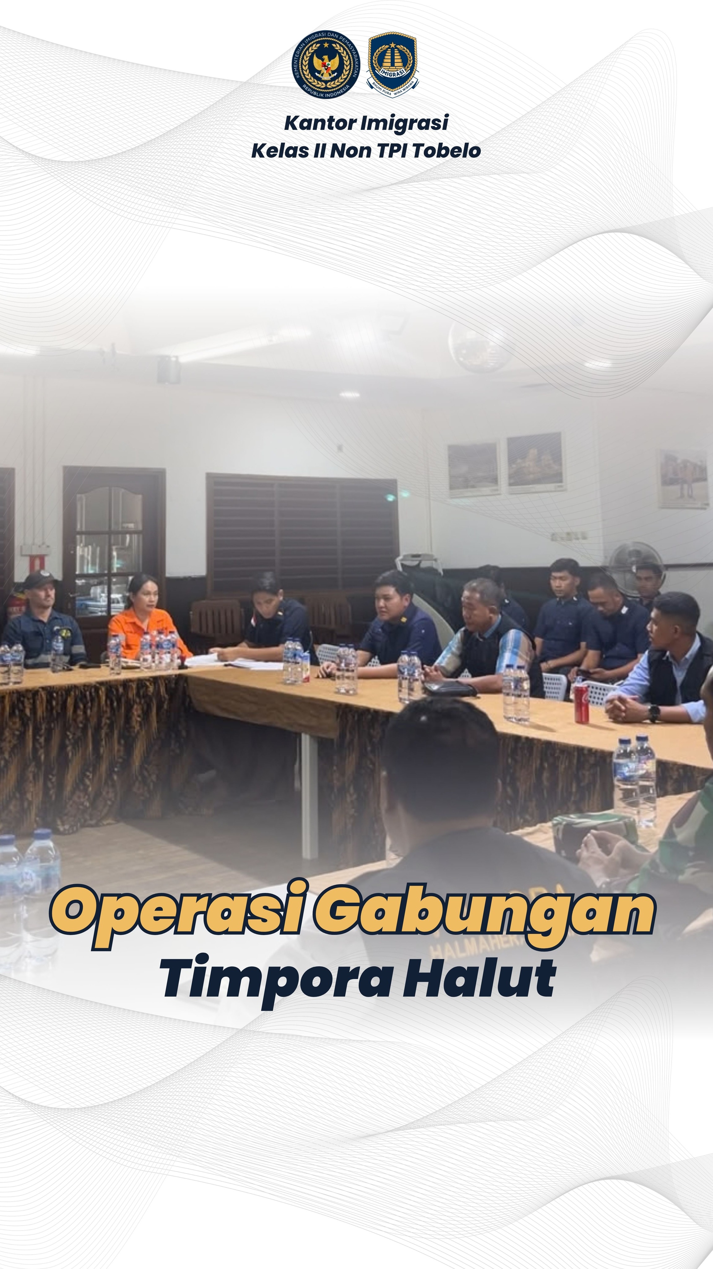 Rabu (07/10/2026)-Tim Pengawasan Orang Asing (TIMPORA) Kabupaten Halmahera Utara melaksanakan operasi gabungan di PT Nusa Halmahera Minerals (NHM).
Kegiatan ini melibatkan Kantor Imigrasi Kelas II TPI Halmahera Utara, Polres Halmahera Utara, Kodim 1508 Halmahera Utara, Kejaksaan Negeri Halmahera Utara, Bakesbangpol, Disnakertrans, Disdukcapil, Dinas Pariwisata, serta DPMPTSP Kabupaten Halmahera Utara.
Operasi diawali dengan briefing teknis, kemudian tim bergerak menuju PT NHM dan berkoordinasi dengan pihak manajemen perusahaan.
Di lokasi, tim melakukan pemeriksaan dokumen keimigrasian dan izin tinggal terhadap 5 orang Tenaga Kerja Asing berkewarganegaraan Australia, Afrika Selatan, dan Selandia Baru.
Hasil pemeriksaan menunjukkan seluruh dokumen keimigrasian lengkap, masih berlaku, dan sesuai dengan kegiatan yang dilakukan.
Kegiatan berlangsung tertib, aman, dan lancar, sebagai bentuk sinergi antarinstansi dalam memperkuat pengawasan orang asing, mewujudkan tertib administrasi keimigrasian, serta menjaga stabilitas keamanan di wilayah Halmahera Utara.
#kemenimipas #ditjen_imigrasi #reelsinstagram #paspormudah #dirjen_imigrasi #hendarsammarantoko #timpora #imigrasitobelo #imigrasi #imigrasiindonesia